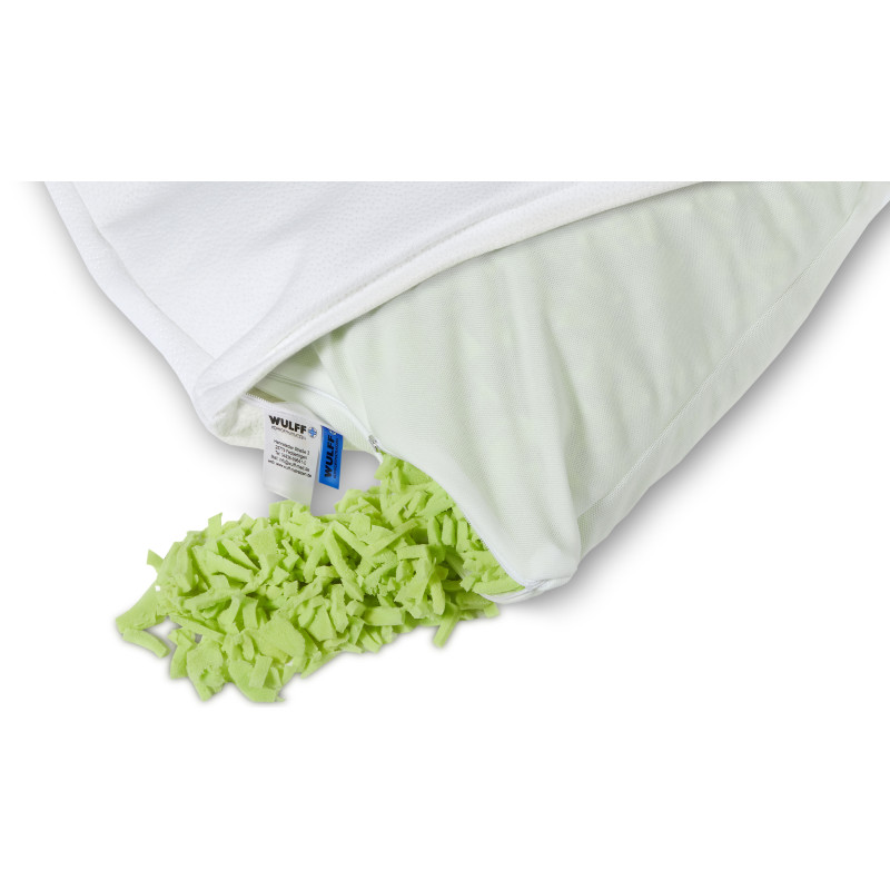 VISKOLASTIC® Seitenschläferkissen geöffnet mit herausfallender Flockenfüllung aus viskoelastischem Polyurethanschaum